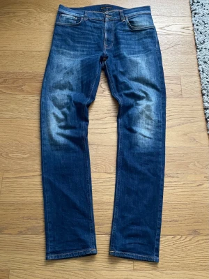 Nudie jeans Lean Dean - Tjena! Säljer nu dessa Nudie jeans Lean Dean. Storlek 33x34. Skick 9/10. Nypris på dessa är ca 1800 och mitt pris 699, (pris kan diskuteras vid snabb affär). Hör gärna av er vid minsta fundering/fråga. MVH JL Sellout 