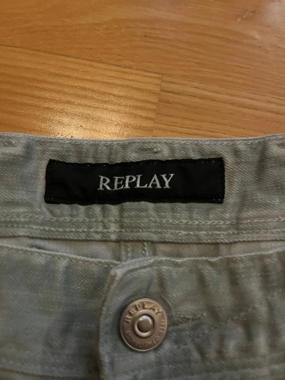 Ljusblåa jeans från replay  - 5