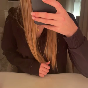 Superfin ziphoodie från peak performance!! - ziphoodie från peak performance i fint skick 