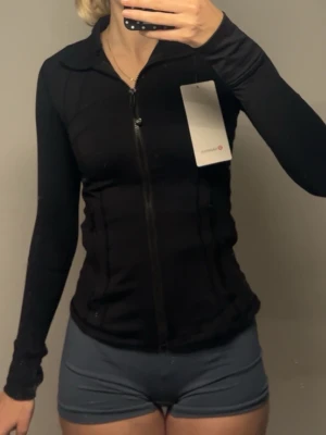 Lululemon define jacket  - Aldrig andvänd Lululemon define jacket i storlek 2. Köpt här på plick. 