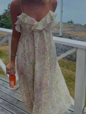 blommig klänning - bra skick! 🌸passar xs-m