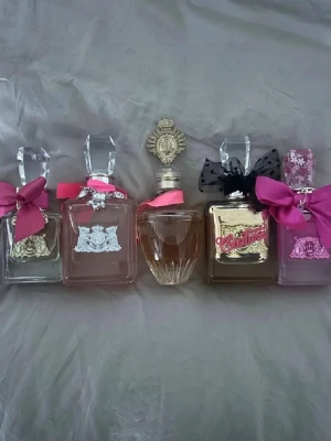 Juicy couture parfym - 5st juicy couture parfymer, tre av de är 100ml och de andra två är 50ml. Kom privat för fler bilder 