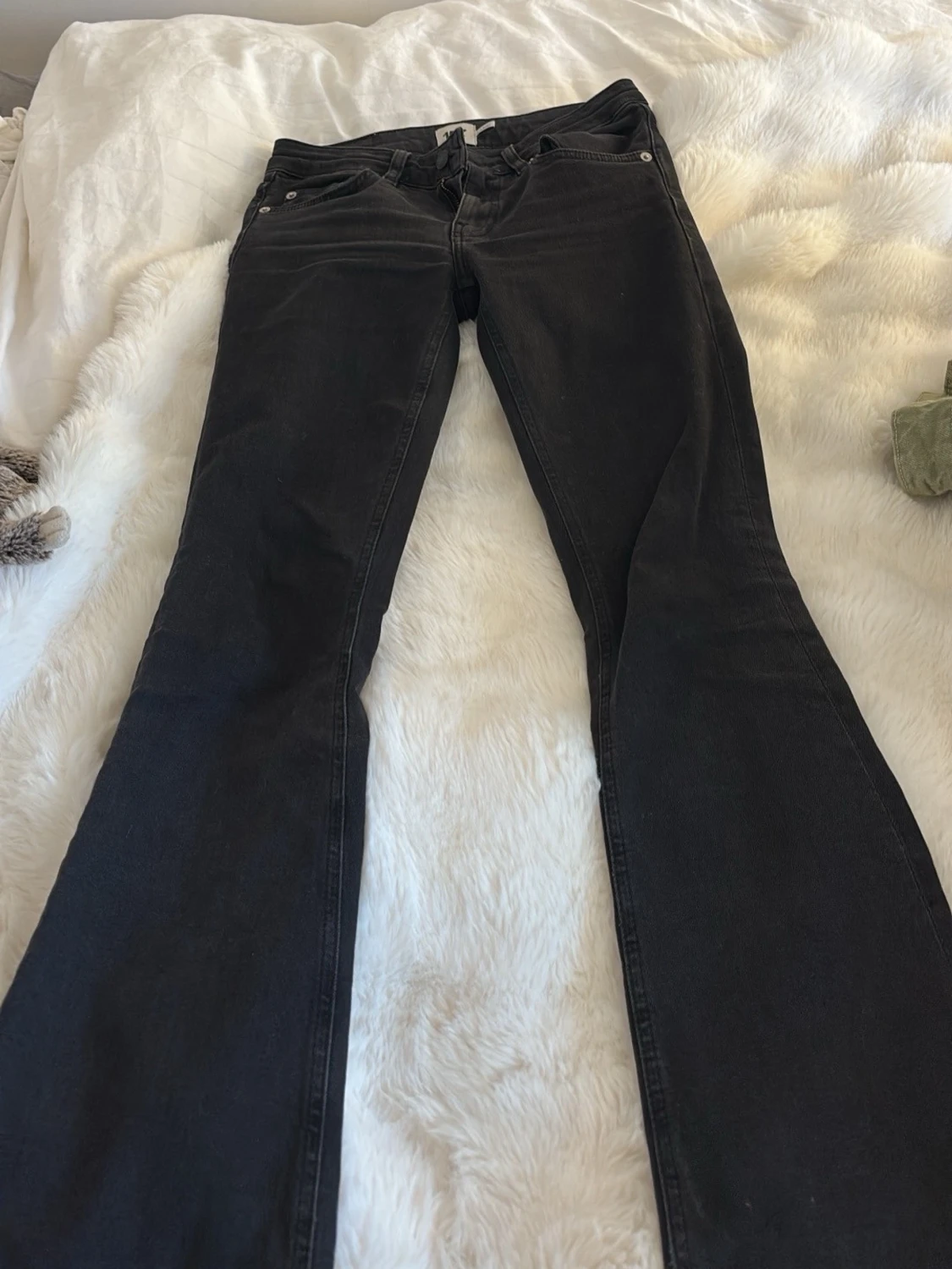 Svarta bootcut jeans