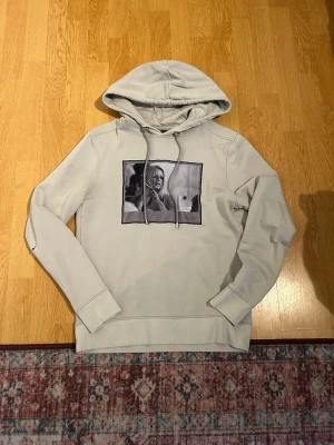 Limetato tröja  -  Säljer Denna as feta limit ito tröjan i storleken. S. Den har lite defekter två hål på armbågarna. Annars är den i gott skick. Kom gärna med prisförslag🤝