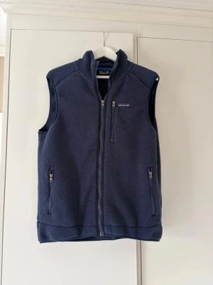 Patagonia väst M - Patagonia väst i toppenskick. Perfekt inför våren och sommaren! Storlek M