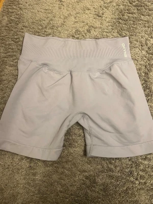 Dfyne Impact shorts - ice blue  - Superfina shorts men som tyvärr är för stora för mig💔använda ca 3 ggr och har inga defekter. Skriv privat om du har någon fundering eller vill ha fler bilder💕