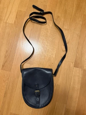 Mulberry väska i äkta läder säljes! - Mulberry väska i äkta läder säljes! Väskan och remen är i fint vintage skick!