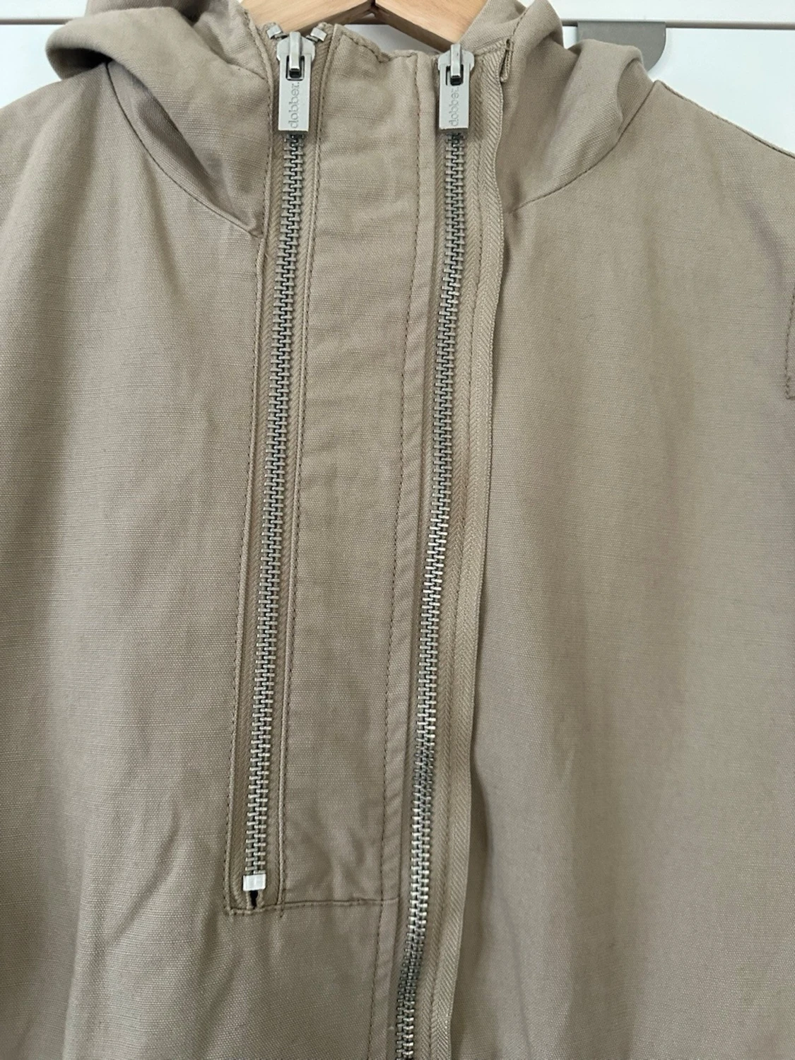 Beige DOBBER parkas med huva och dragkedja - 3