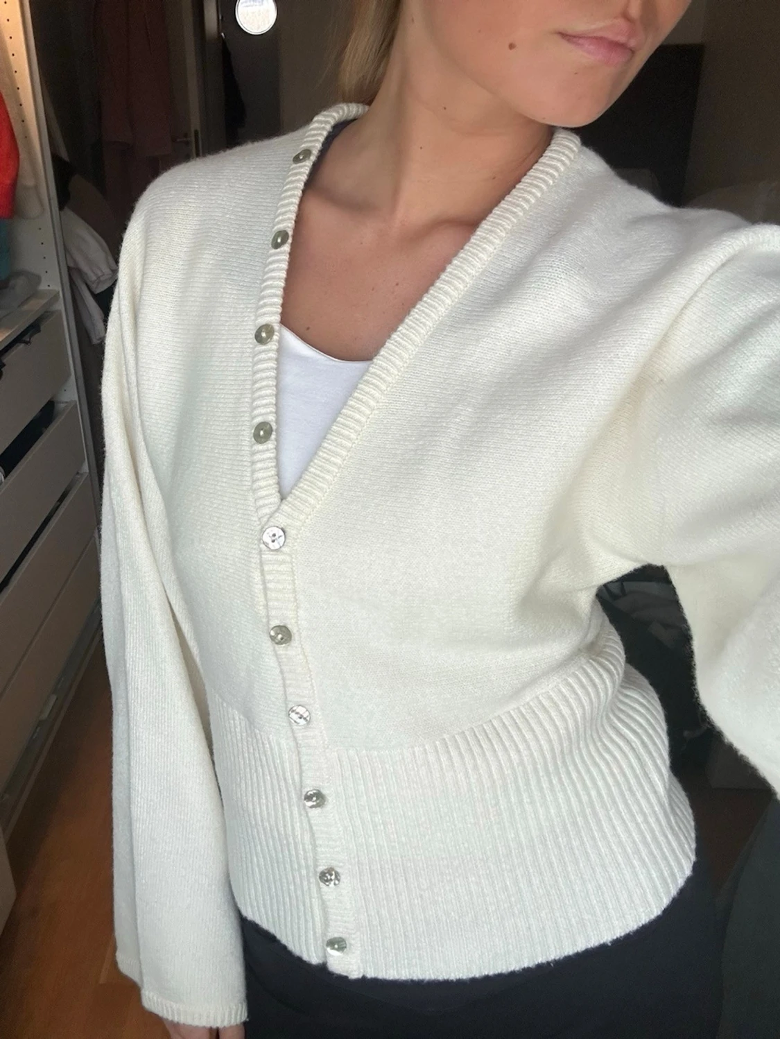 Vit ribbad kofta med knappar - 1