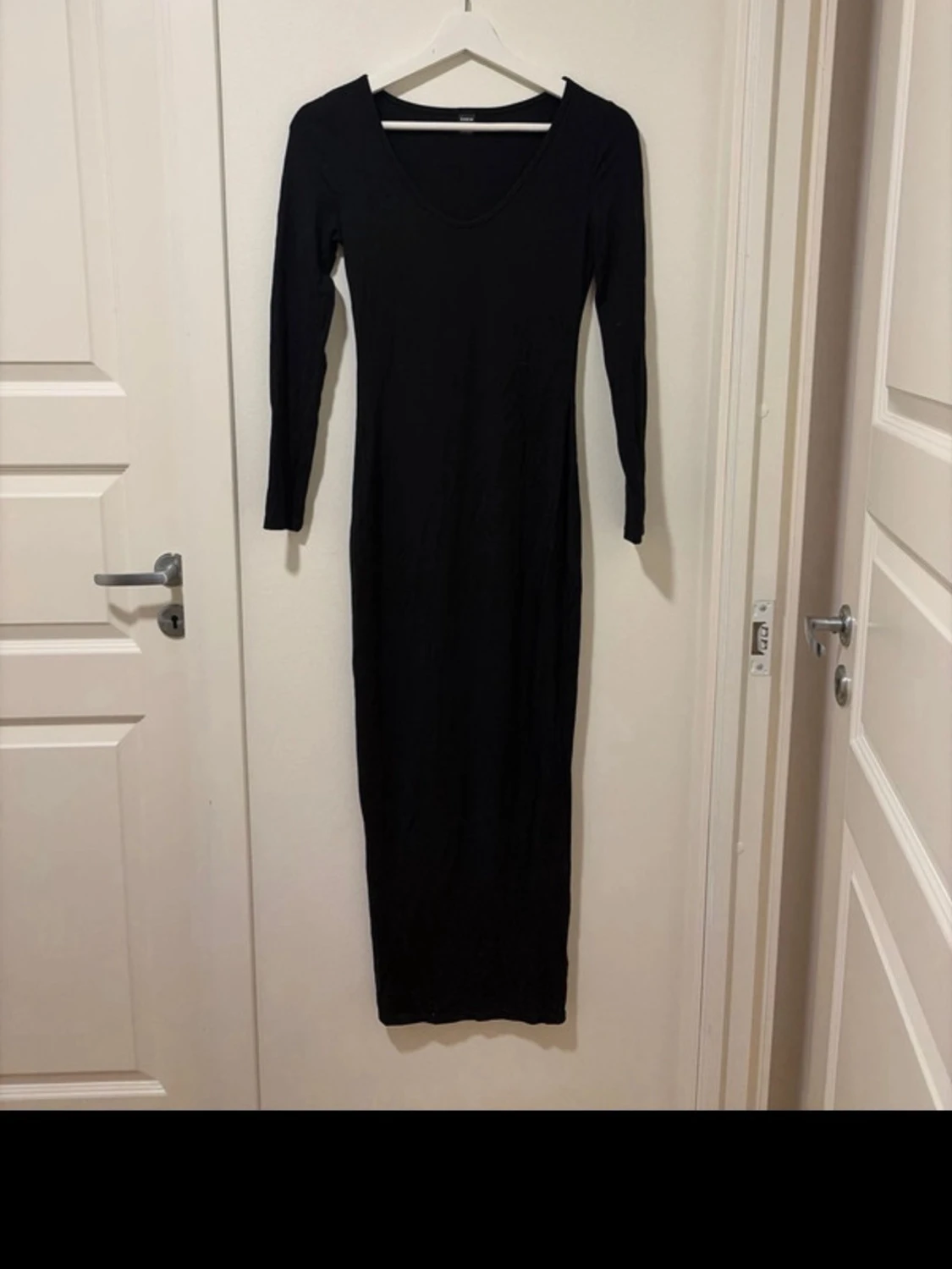 Svart långklänning från SHEIN