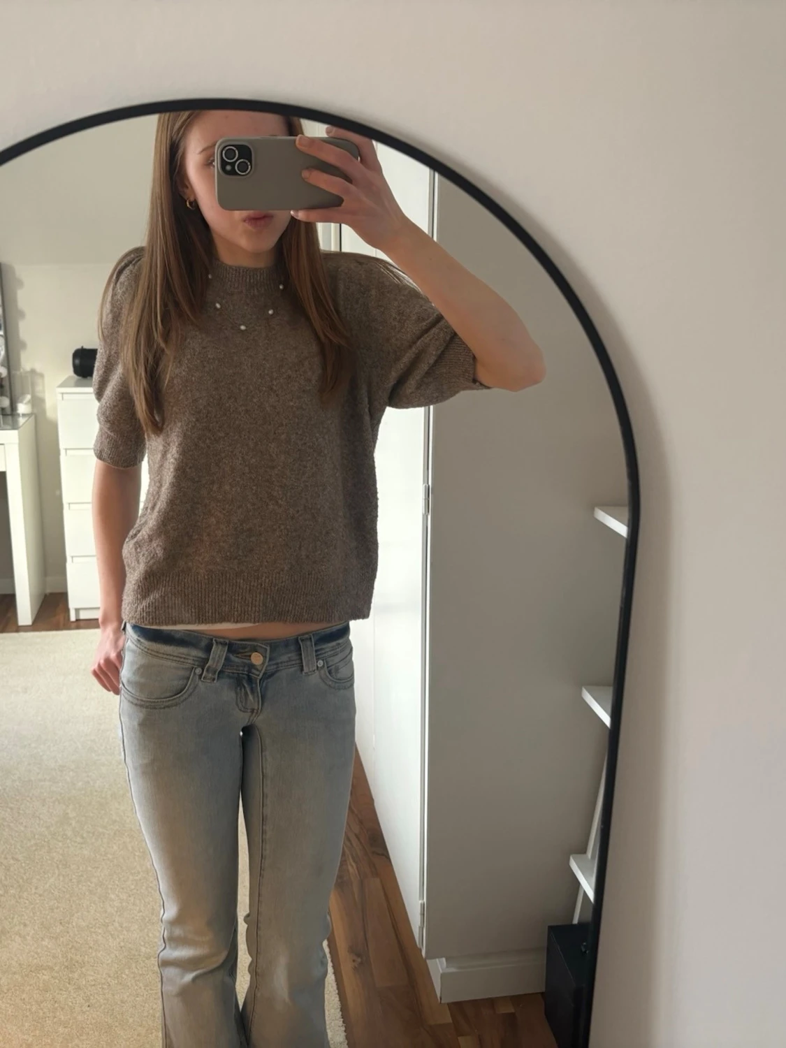 Brun kortärmad stickad tröja