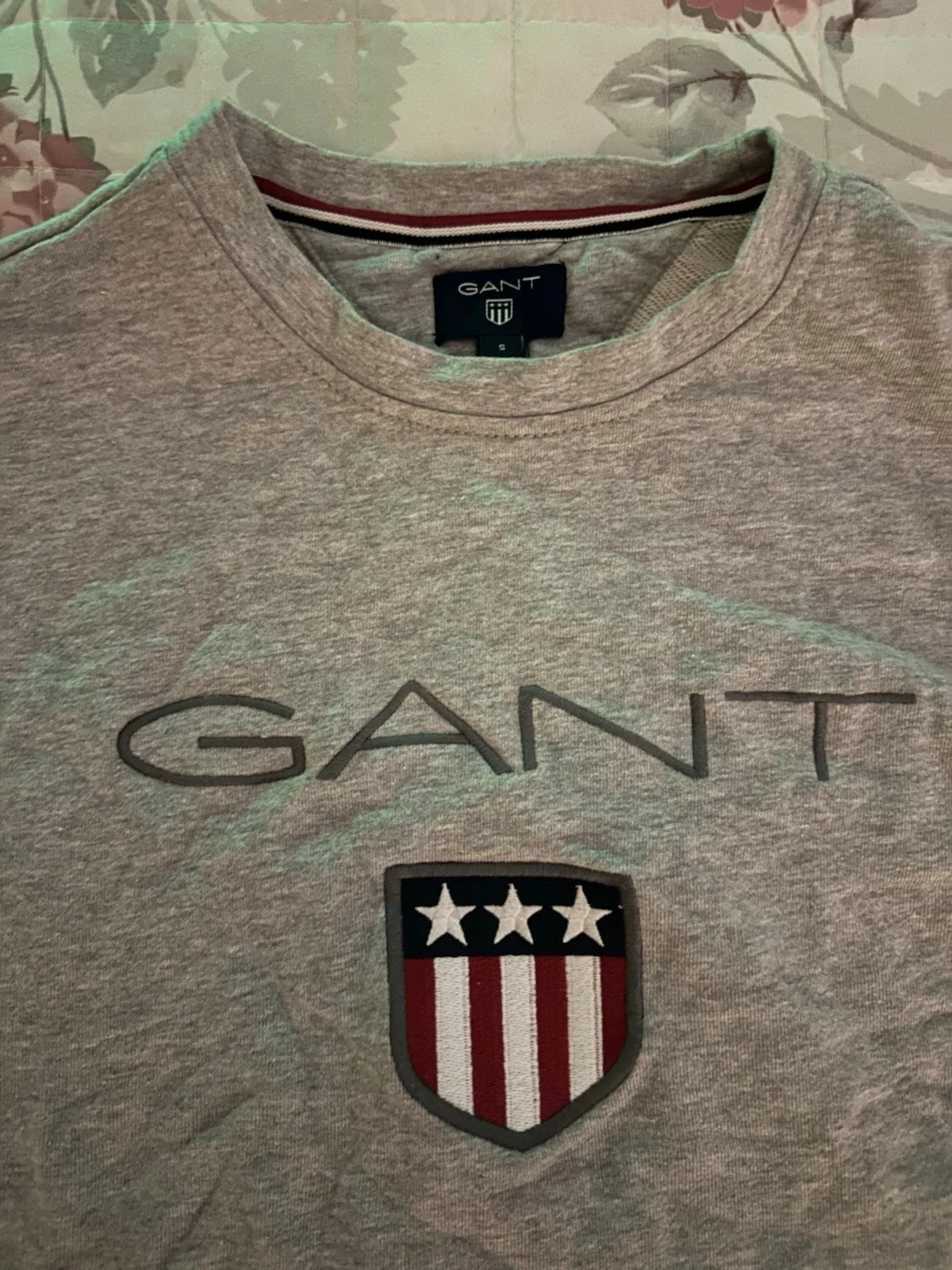 Grå sweatshirt från GANT strl S - 1
