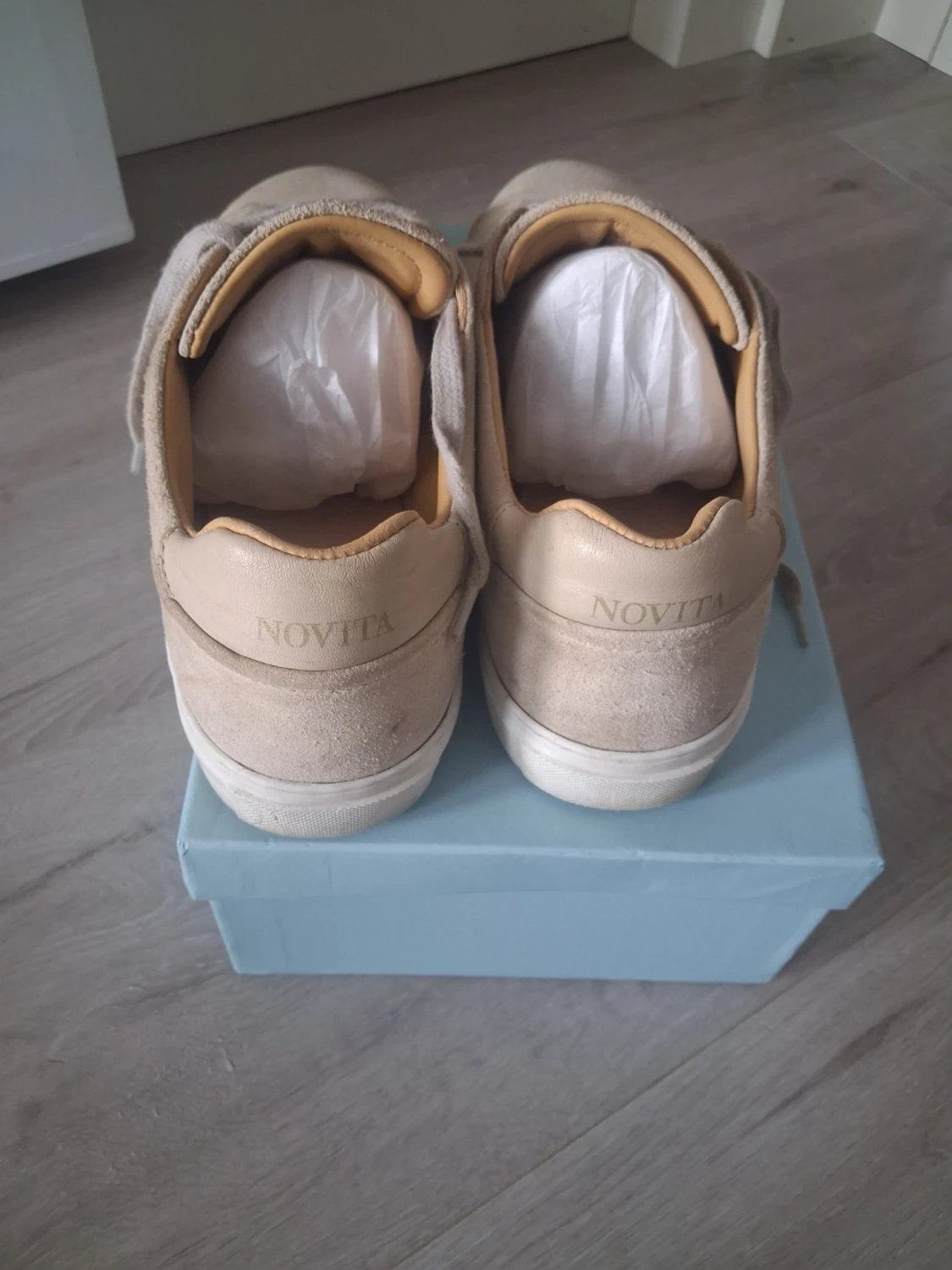 Beige mockasneakers med vit sula - 2