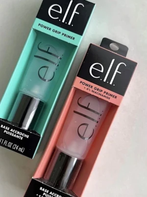 e.l.f. Power Grip Primer duo - Två olika Power Grip Primer från e.l.f. Man kan välja att köpa båda eller köpa en av dom men kommer lägga ut priset på båda men kom privat för för att veta pris på en helt nya 