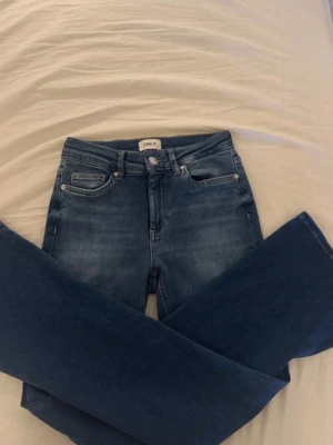 Blå jeans från ONLY bootcut dam - fina jeans från only i storlek S💞 använda ungefär 2 gånger bara 