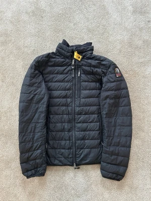 Parajumpers jacka - 100% äkta✅Storlek S passar till runt 175. Bra condition. Jag svarar till alla frågor!