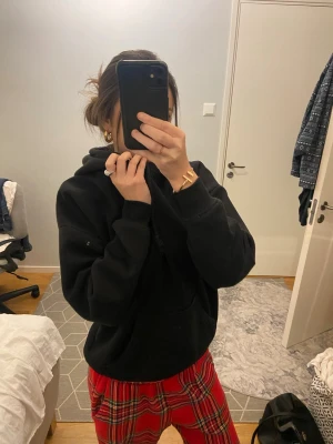 Svart hoodie - Svart hoodie från Bikbok💖
