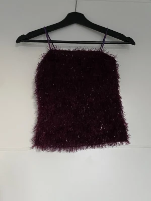 Glittrig fest topp - Lila glittrig fest topp i fint skick 