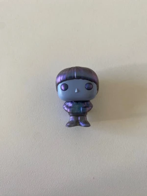 Stranger things kinder joy Will - Stranger things kinder joy Will. Man får inte med någon choklad. Figuren är i nyskick.