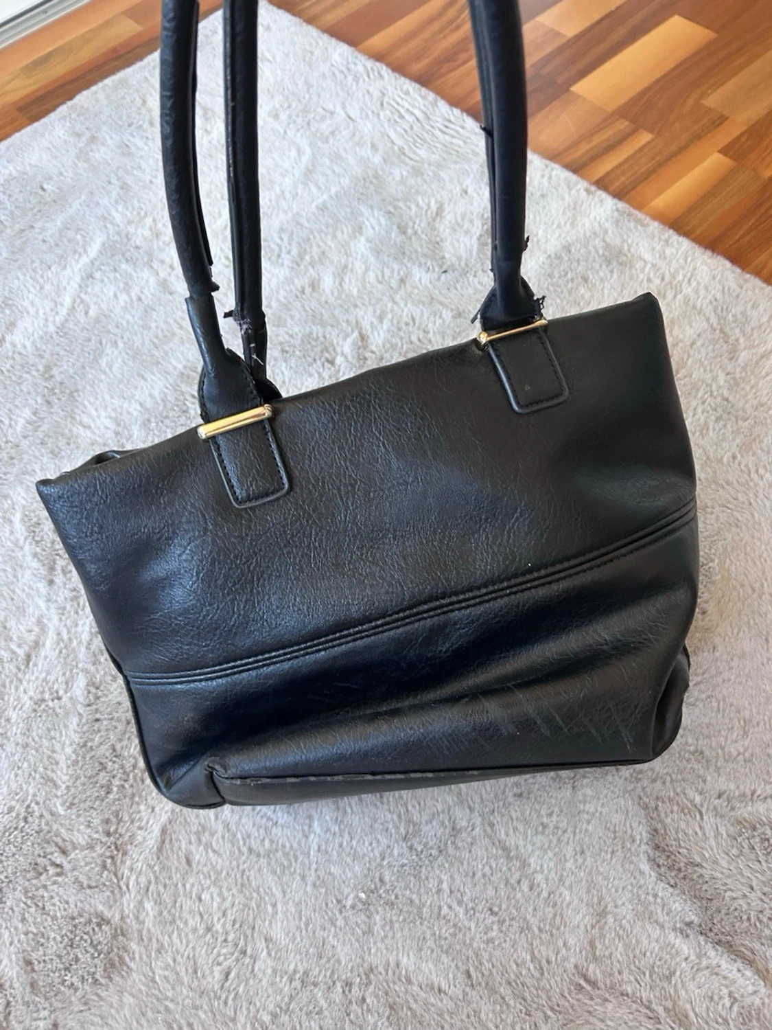 Svart axelväska i konstläder - 1