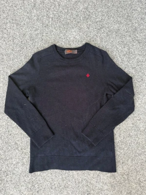 Morris Merinoull tröja | XS  - Riktigt schysst Morris tröja | Ser svart ut men är marinblå | 🔵| 100% merinoull | Mycket bra skick, lite nopprig (märks inte) | Storlek: S passar bättre XS | hör av er vid frågor eller funderingar