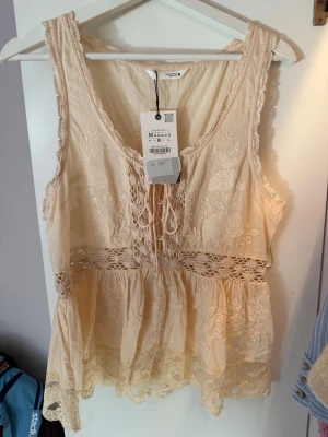 Supersöt topp från Zara💕 - Söt topp, aldrig använd😊