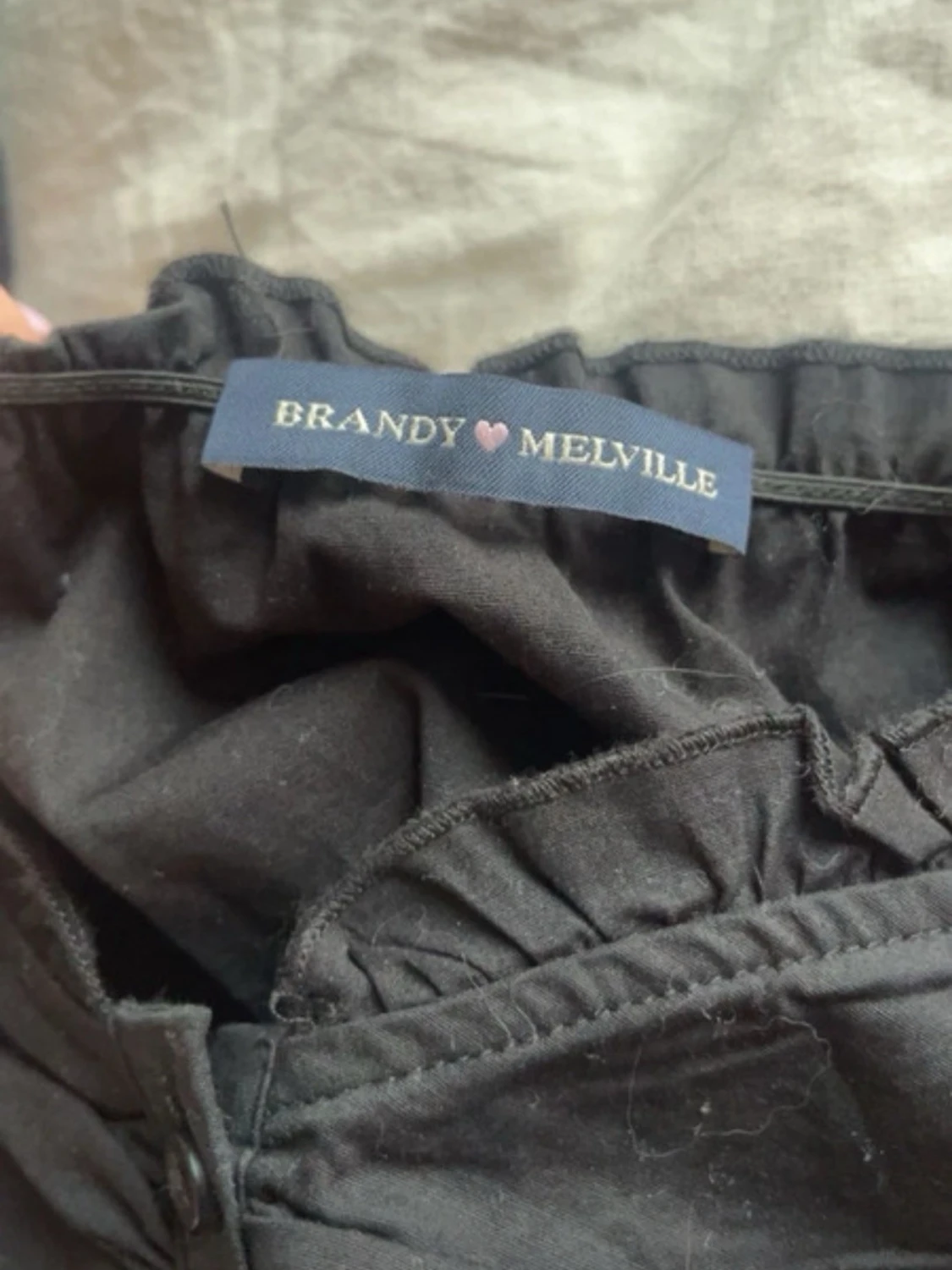 Svart blus med volang och knappar - 2