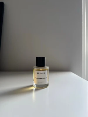 Essnce Strawberry Eclair  - Se bilder. 