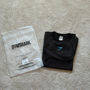 Onyx 5.0  - Köpte på senaste droppet, tänkte ja skulle se ut som en gud. Men ja är dessvärre inte tillräckligt stor för att bära den👎Jag har kvitto och skickar i org förpackning, prisk kan diskuteras👍