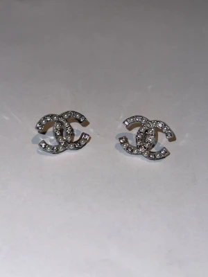 Örhängen  - Helt nya i obruten förpackning 