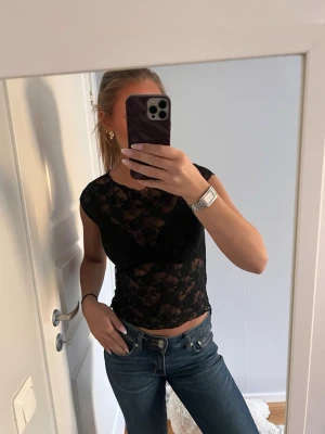 Svart spetsig  topp - Strl S💓💓