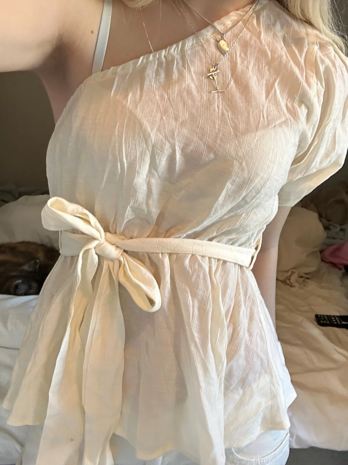 Vit omlottopp med knytband - 1