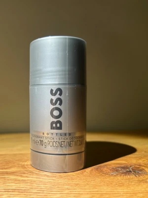 Hugo Boss deodorant  - Rull deodorant för herr, säljer eftersom det är ett felköp. Aldrig använd - förpackningen är oöppnad. Skriv för frågor 