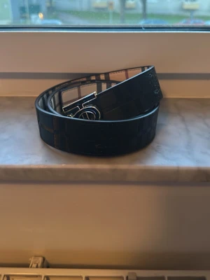 Burberry bälte  - Skickar inom 24 timmar storlek 110cm 