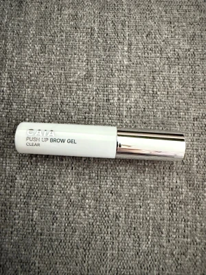 Caia Puch up brow gel  - I färgen clear 