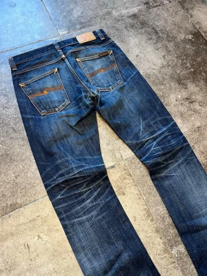 Dry Selvedge Nudie Jeans - Tjatja! säljer nu mina översnygga selvedge nudie i 30/32 - de grim tims och är i riktigt bra skick bortsett från hålen längst ner som kommer från att jag cuffat dem tidigare🫡 tveka inte på att skriva ifall ni har några frågor👏