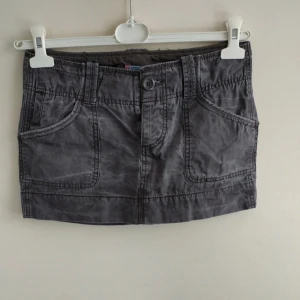 Mini cargo kjol - Jette fin Mini cargo kjol från bikbok men som jag köpte här på plick som jag tyvär måste sälja då den var lite för stor💗 