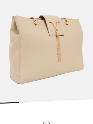 Beige Tote bag från 19V69 ITALIA - Ordinarie pris 2100 kronor. Designer väska, nytt skick, stilren, 