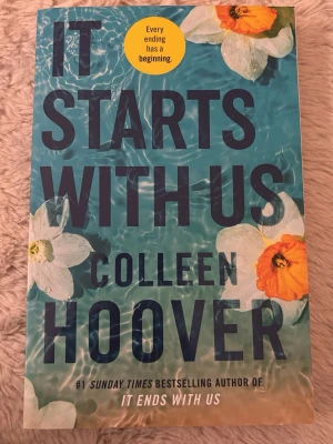 It Starts With Us av Colleen Hoover - Säljer boken 'It Starts With Us' av Colleen Hoover. Helt ny då jag köpte den men aldrig läst 💗