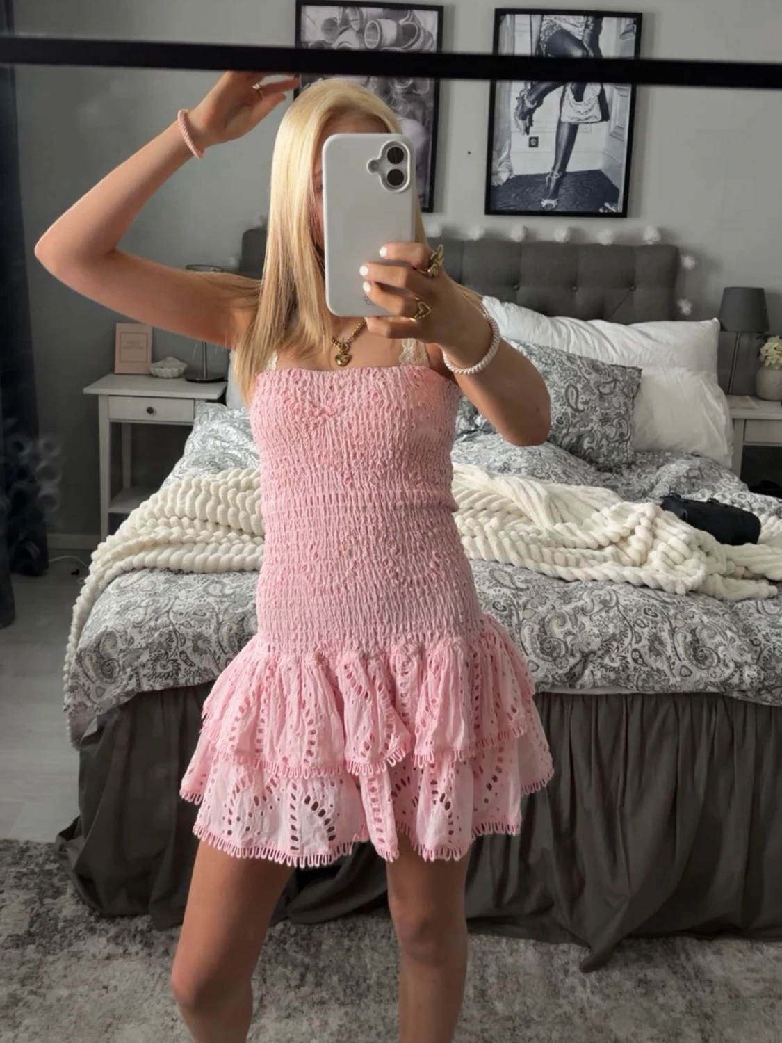 intressekoll rosa klänning