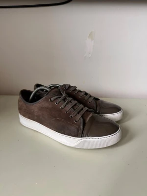 Lanvin skor - Snygga bruna lanvins i storlek uk 9, ungefär 43,44. Dom är i bra skick. Hör av er om ni har frågor!