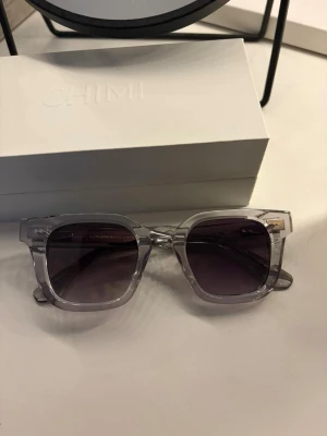 Solglasögon CHIMI  - Solglasögon från CHIMI i 04 grey dom är som nya knappt använda 