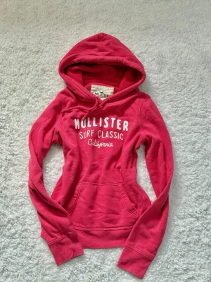 Korallrosa hoodie från Hollister - Korall rosa huvtröja från Hollister
