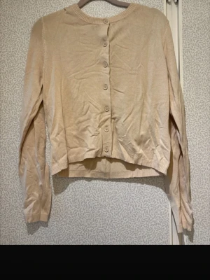 Beige kofta - Helt oanvänd tunn beige kofta