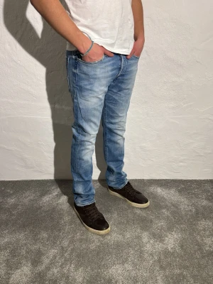 Replay jeans  - Ett par snygga jeans från Replay i storlek W32 L32 i modellen Waitom