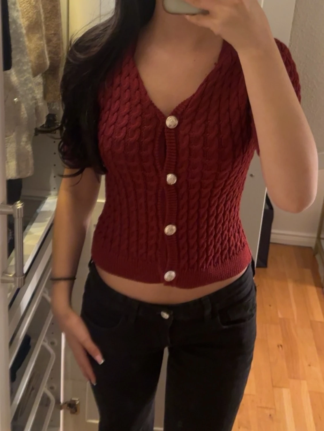 Vinröd kabelstickad kortärmad kofta