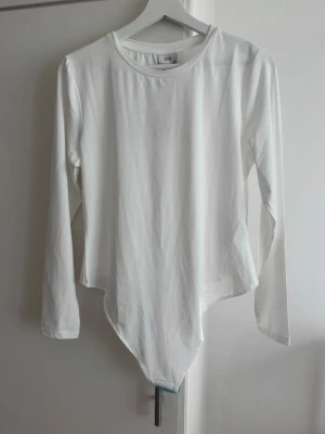 Vit långärmad body  - HELT NYA! vit body i strl xl