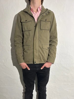 Blend jacka  - En riktigt snygga jacka från Blend i storlek M perfekt nu när våren börjar rulla in 