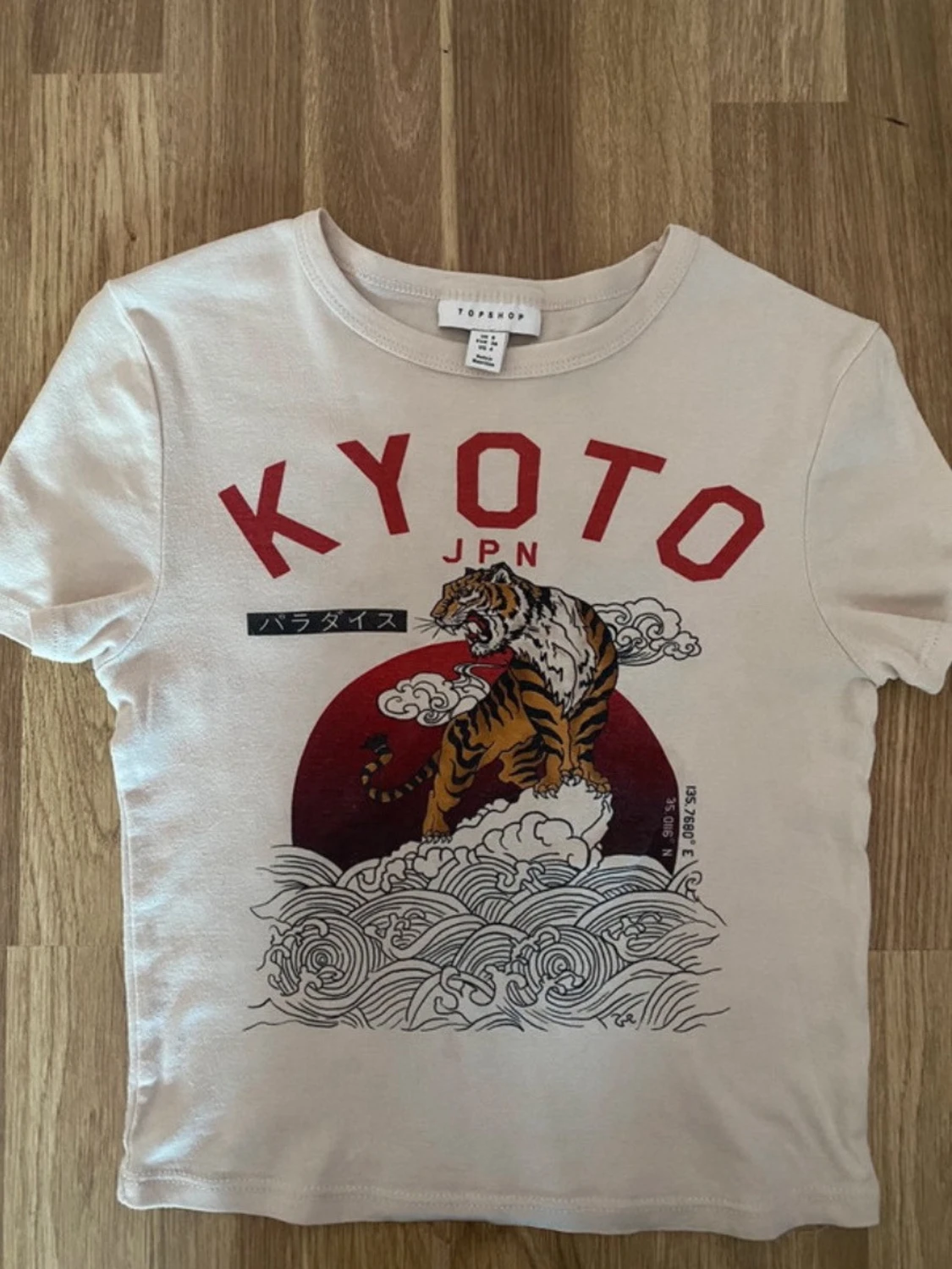Vit t-shirt med tigertryck från Topshop
