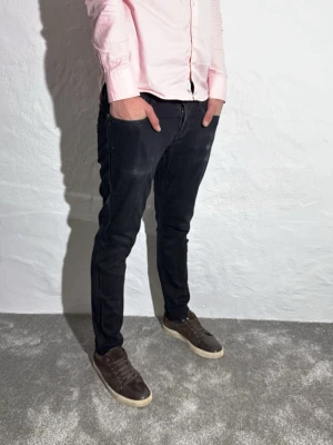 Replay jeans  - Ett par riktigt snygga jeans från Replay i storlek W33 L32 i modellen Anbbas 